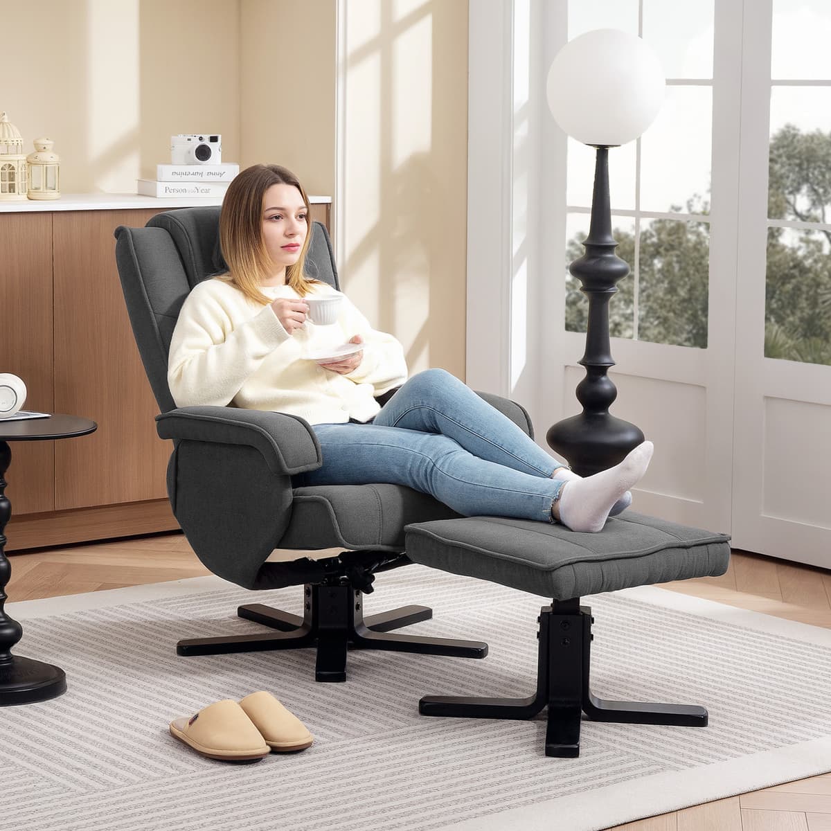 Homcom Poltrona relax basculante con poggiapiedi, rivestimento in tessuto effetto velluto, poltrona imbottita girevole, struttura in legno, grigio   Aosom Italy