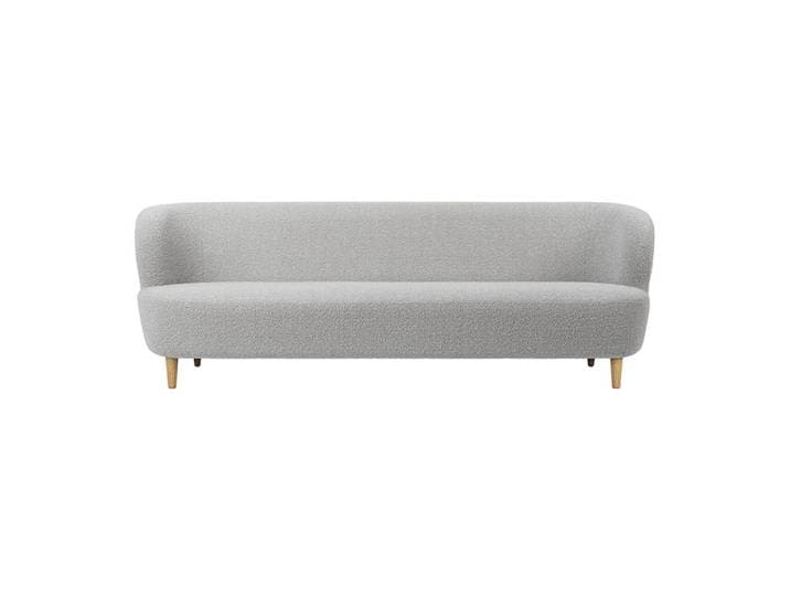 GUBI canapé STAY 220x110 cm avec les pieds en bois (Cat. B - Tissu et chêne naturel)