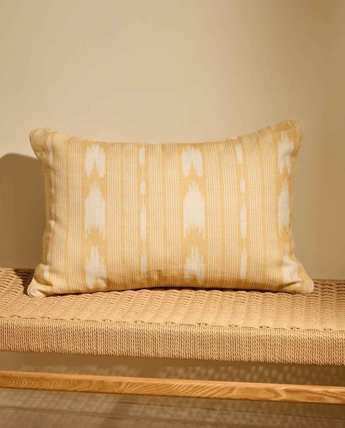 El Corte Inglés Cojín decorativo rectangular Ikat Pollensa.  (40 x 60 cm) Amarillo