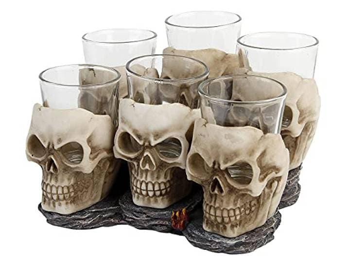 Nemesis Now Six Shooter Skulls Shotglazenset gebroken wit