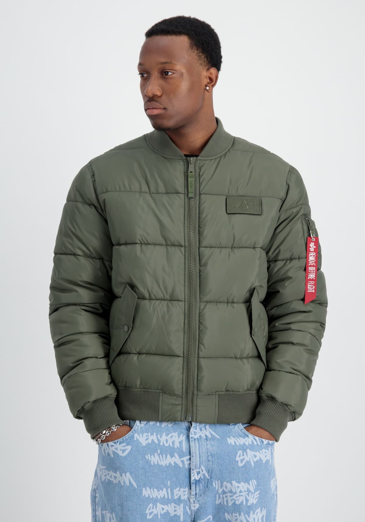 Bomberjacke ALPHA INDUSTRIES "MA-1 Puffer Bomber", Herren, Gr. M, grün (schwarz olive), Obermaterial: 100% Polyester. Futter: 100% Polyester. Füllung: 100% Polyester, Jacken Bomberjacke schwarz olive M