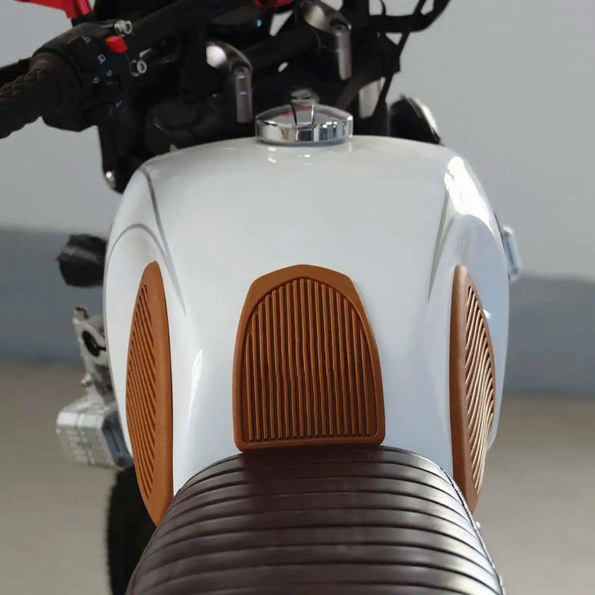 NONE Motorcycle Tank Pad Cafe Racer Fuel Tank Knee Pad Protector Sticker Stripes Decal Motorbike Traction Pad 3Pcs/set Rubber Retro