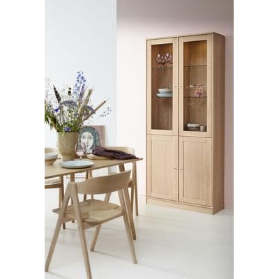 TV-Schrank HAMMEL FURNITURE "Mistral Glasschrank, Standvitrine", beige (weißpigmentierte eiche, matt lackiert), B:89cm H:201,1cm T:32,5cm, Furnier, Glas, Massivholz, Schränke, Eiche, mit Glas- und Eichetüren, B: 89 cm, anpassungsbar Designmöbel