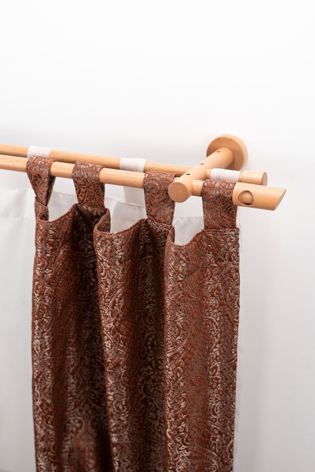 Gardinenstange GARESA "PILA", rot (rotbuchefarben), L:480cm Ø:20mm, Holzwerkstoff, Gardinenstangen, Vorhanggarnitur, verlängerbar, Knopf mit Ausschnitt, ohne Ringe