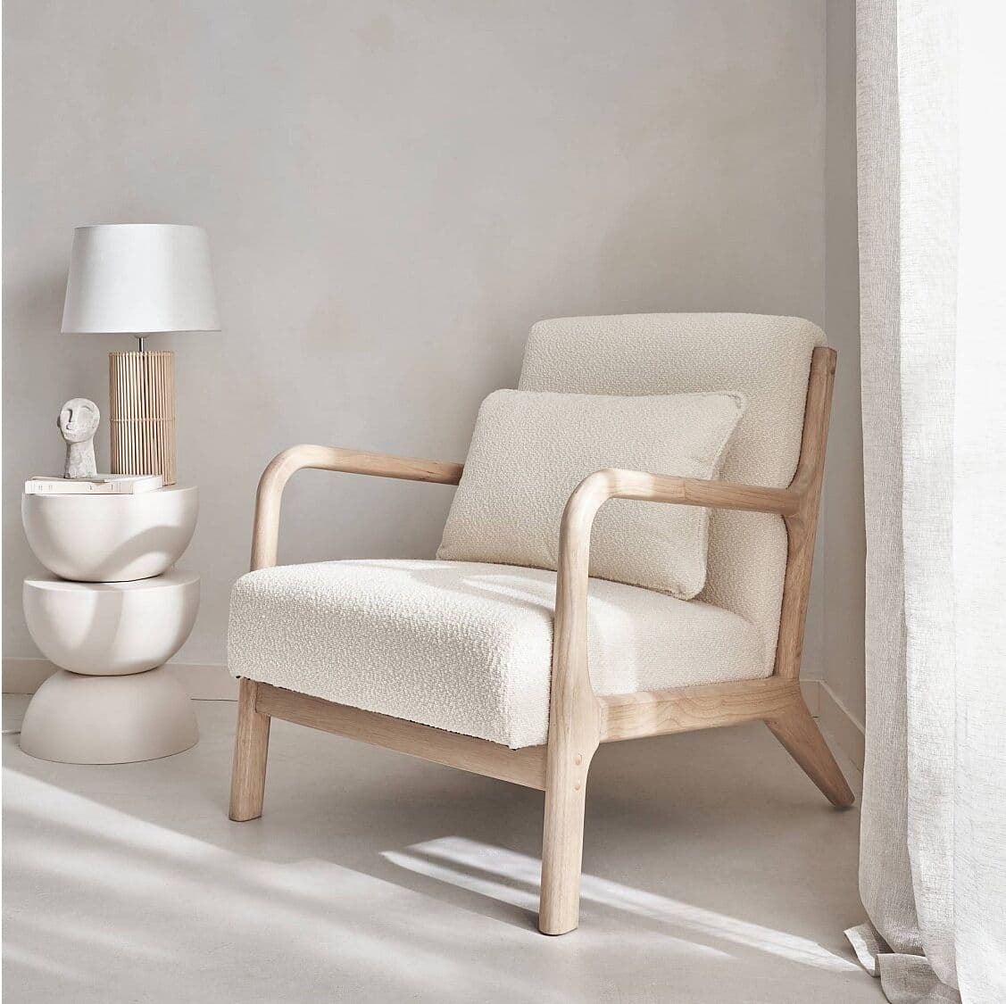 Sweeek Sillón escandinavo de madera y tela de borreguito texturizado beige