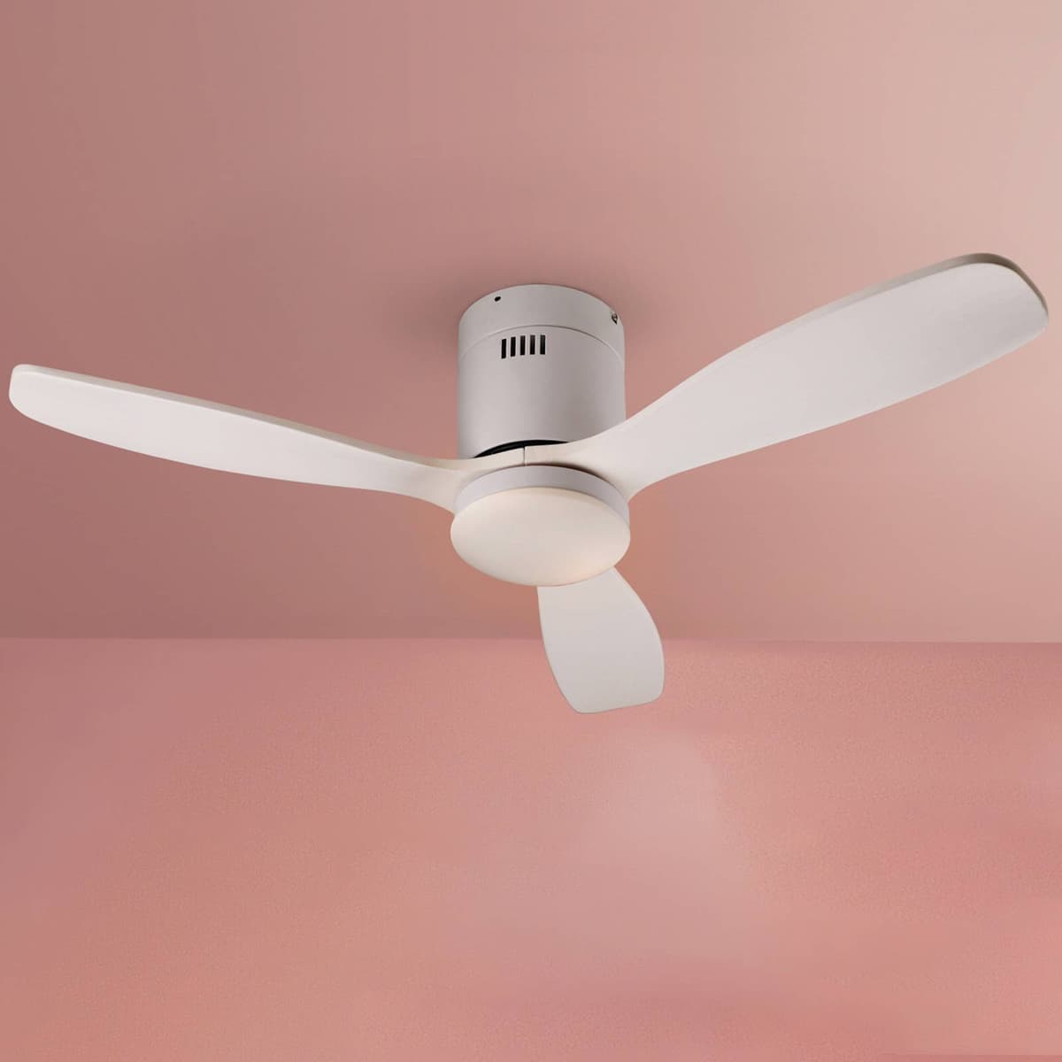 Schuller Valencia Wentylator sufitowy LED Siroco Mini, DC, cichy, biały, CCT możliwość ściemniania, biały / opal, salon / jadalnia, drewno, nowoczesny