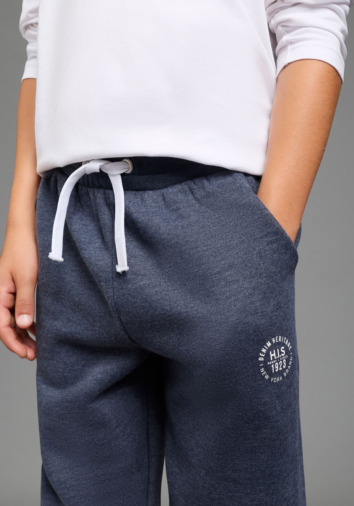 Sweathose H.I.S "H.I.S Basic Sweatshose, Jogginghose für Jungen", Jungen, Gr. 152/158, N-Gr, grau (marine meliert), angeraute Sweatware, Obermaterial: 60% Baumwolle, 40% Polyester, bedruckt, Basic lang, Hosen Sweathose, Für TEENS. Sweathose mit kleinem Ba