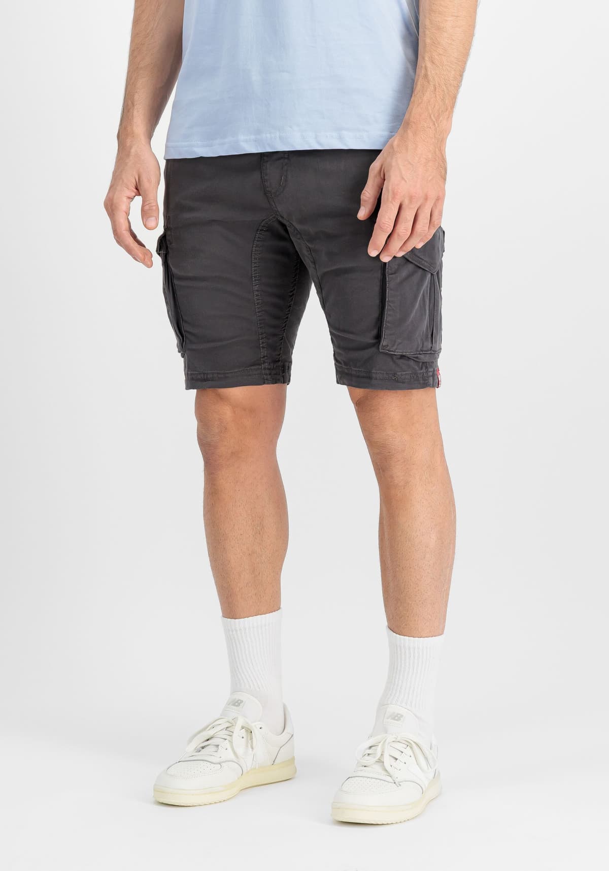 Shorts ALPHA INDUSTRIES "Cotton Twill Slim Jogger Shorts", Herren, Gr. M, Normalgrössen, grau (vintage grau), Obermaterial: 98% Baumwolle, 2% Elastan, Hosen Shorts vintage grau M, Normalgrössen