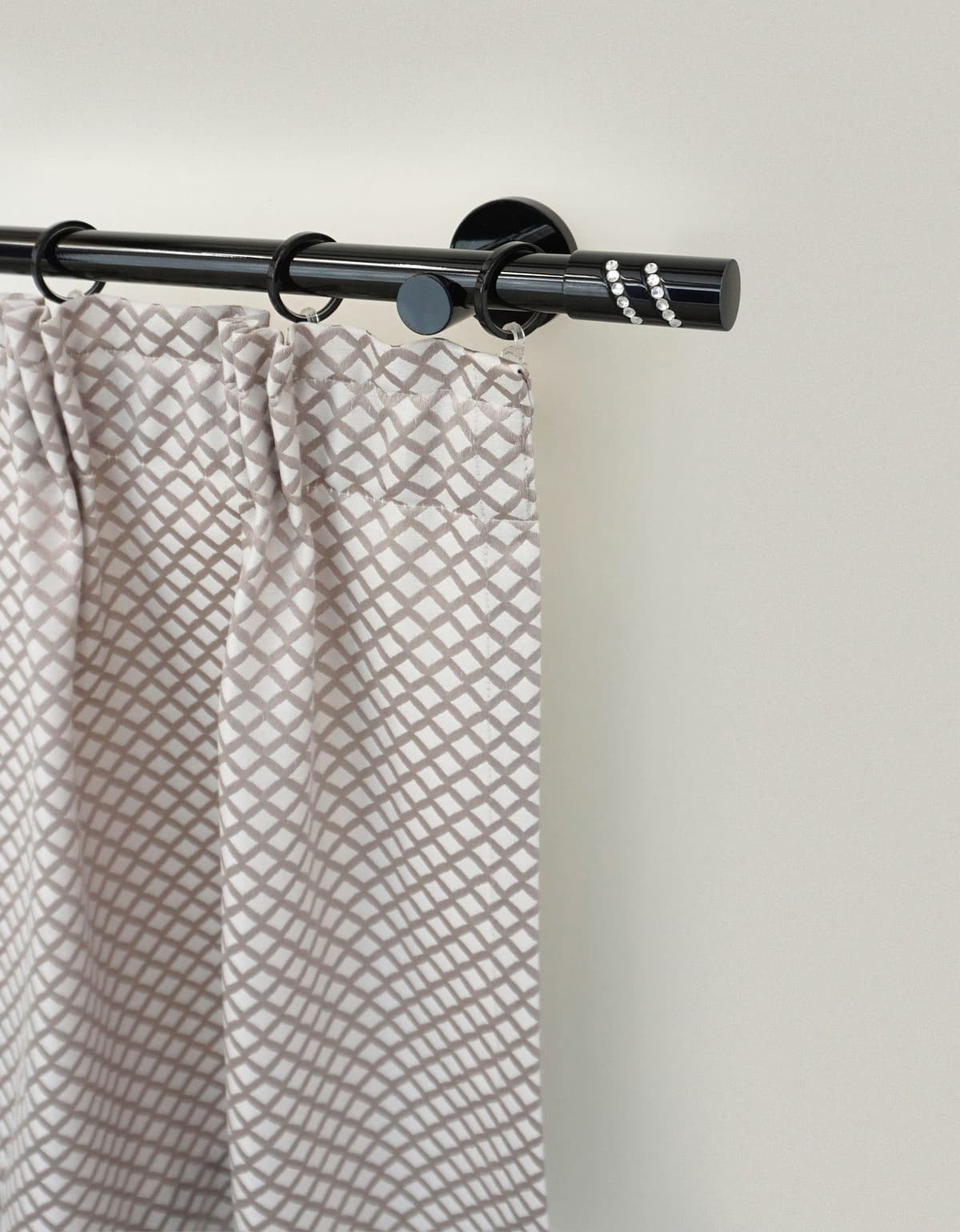 Gardinenstange GARESA "BLACK", schwarz, L:220cm Ø:20mm, Eisen, Gardinenstangen, Gardinenstange, Vorhanggarnitur, verlängerbar, Endknopf mit Glitzersteinen schwarz B/L: 220cm Ø 20mm, 1 Stk., 1 läufig