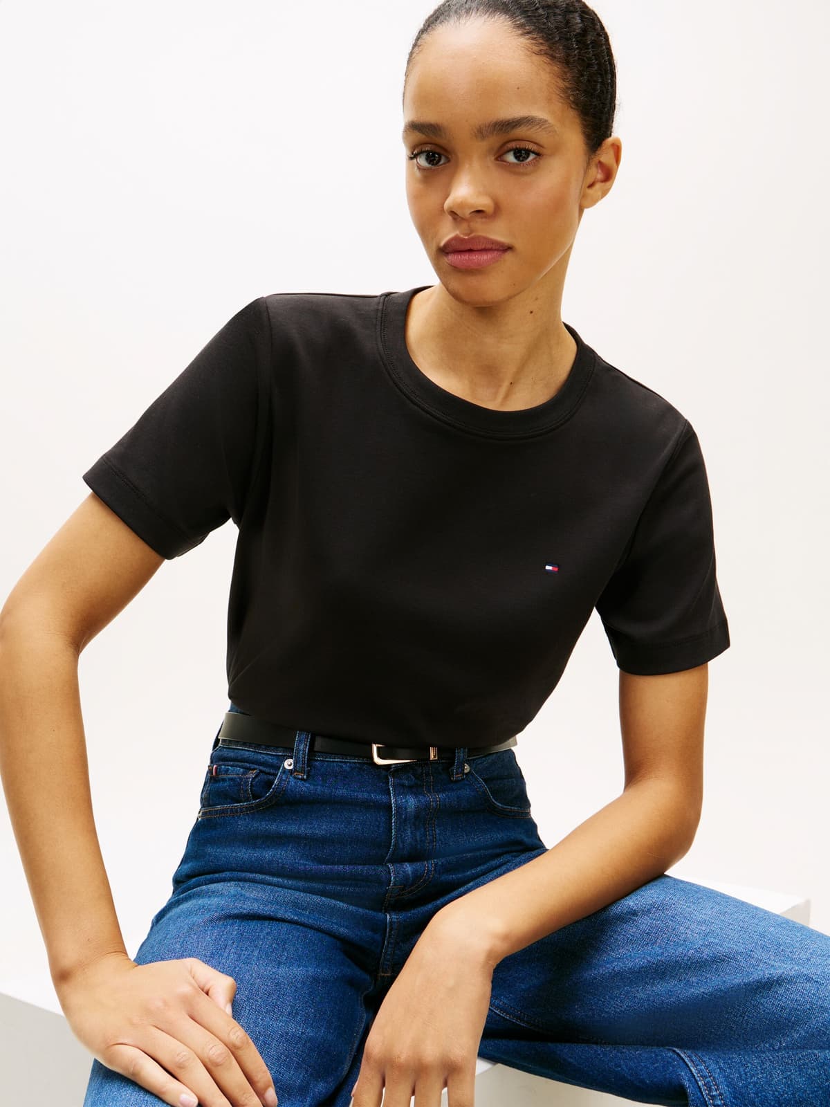 Kurzarmshirt TOMMY HILFIGER "INTERLOCK BOXY C-NK SS TEE", Damen, Gr. S (36/38), schwarz, Single Jersey, Obermaterial: 100% Baumwolle, unifarben, bequem normal, Rundhals, Shirts Kurzarmshirt, Baumwolle schwarz S (36/38)
