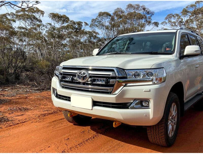 LazerLamps România Kit de Integrare Lazer Lamps în Grilă pentru Toyota Land Cruiser 200 2015-2021