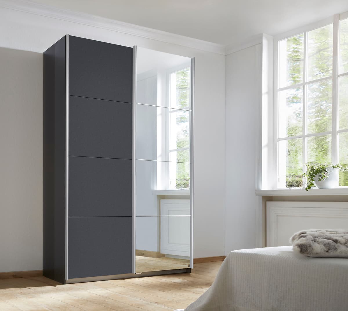 Schwebetürenschrank OTTO HOME "Kleiderschrank Schrank Garderobe Schlafzimmerschrank THANOS", grau (graumetallic mit spiegel), B:136cm H:210cm T:62cm, Holzwerkstoff, Schränke, Schwebetürenschrank, Optional mit Spiegel, Metall-Griffleisten alufarben MADE IN