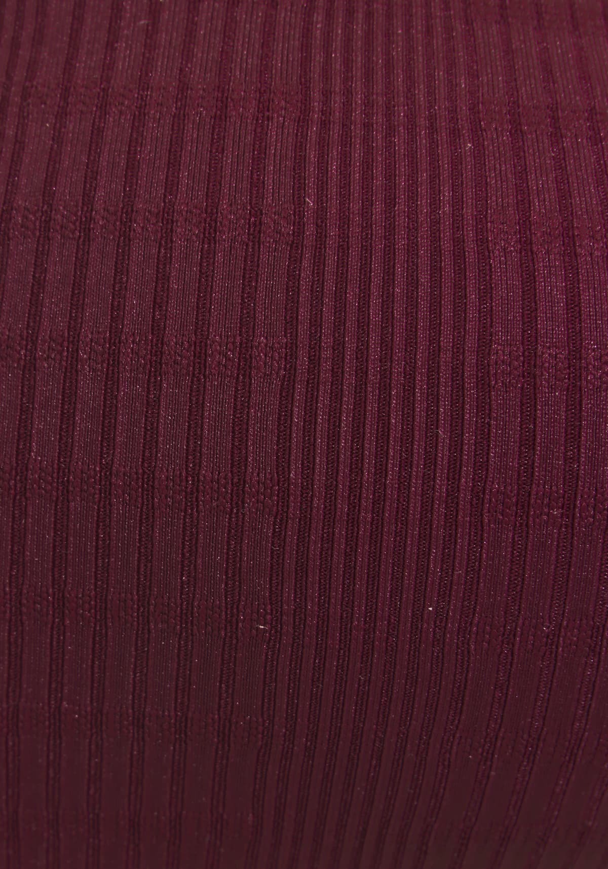 Bandeau-Bikini-Top COPENHAGEN STUDIOS "Nela", Damen, Gr. 44, Cup C/D, rot (weinrot), Rippware, Recycling-Polyamid, strukturiert, unifarben, Bikini-Oberteile Bandeau-Bikini-Top, mit V-förmigem Cut-Out vorn